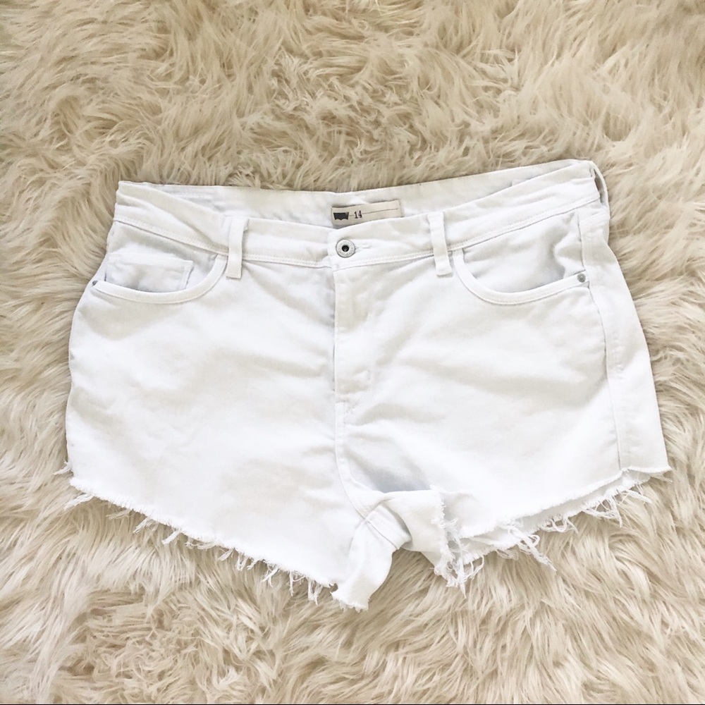 14 Levi’s White Frayed Cut-Offs Denim Jean Shorts